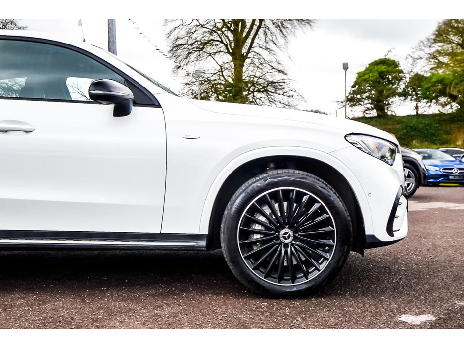 2025 Mercedes-Benz GLC Class - image 8