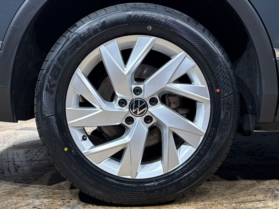 2022 Volkswagen Tiguan HYBRID AUTOMATIC 1.4L TSI PHEV - PARKING SENSORS - CRUISE CONTROL - A/C HEATING CONTROLS €29,950