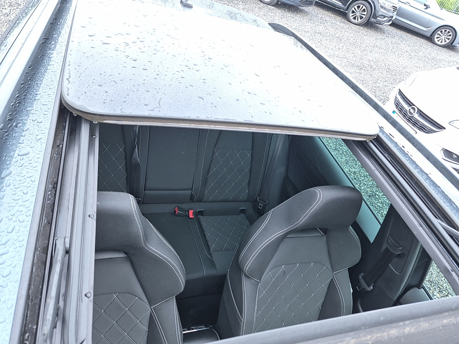 2019 Skoda Karoq - image 12