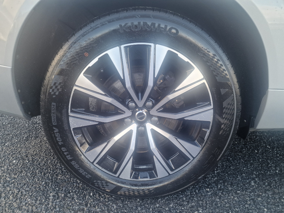 2023 Volvo XC60 B4 Plus Bright 5DR Auto €44,950