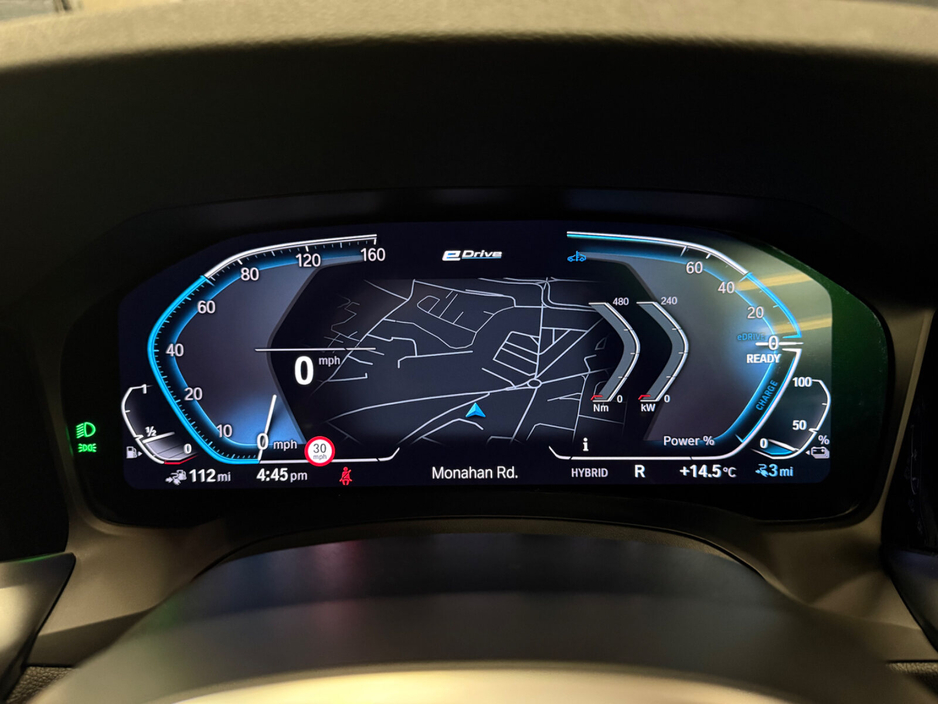 2022 BMW 3 Series - image 23