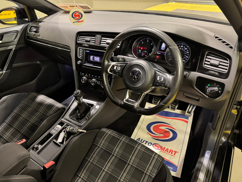 2016 Volkswagen Golf - image 10