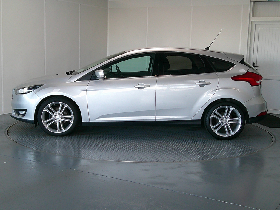 2017 Ford Focus - image 4