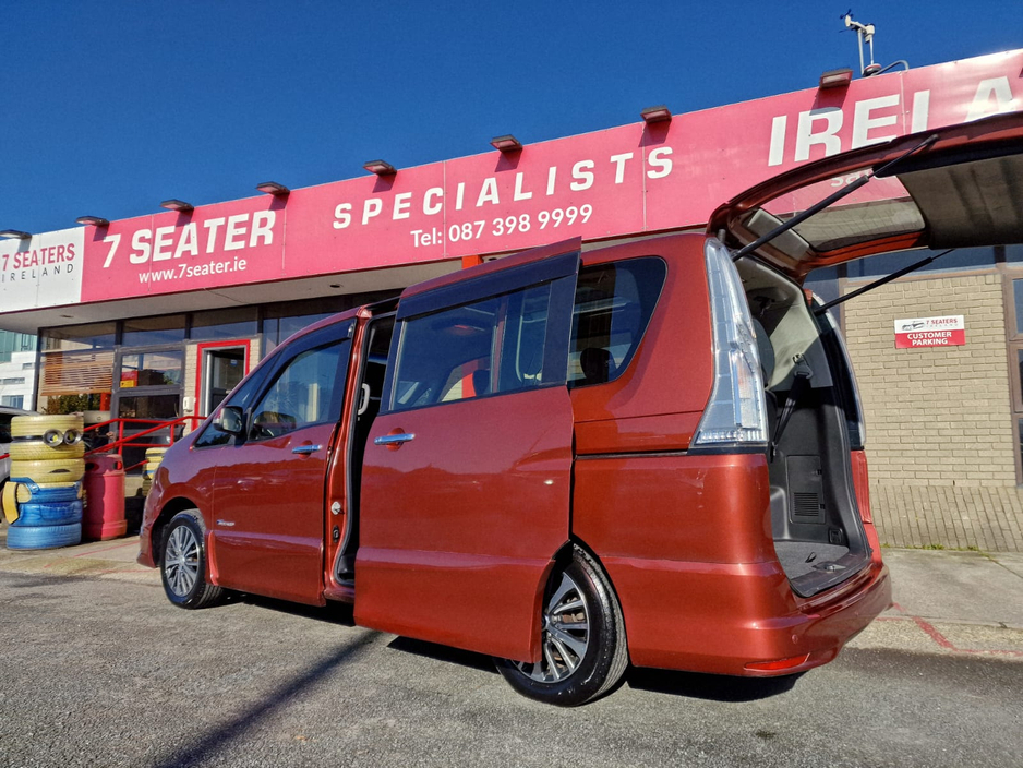2016 Nissan Serena - image 16