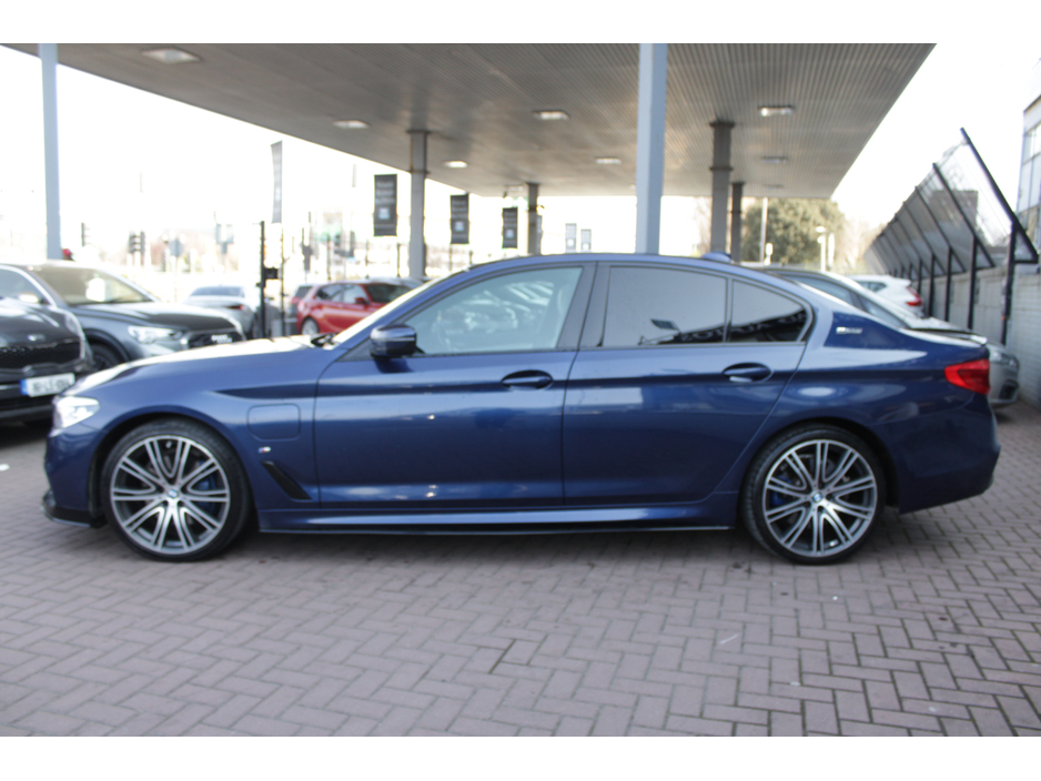 2019 BMW 5 Series - image 7