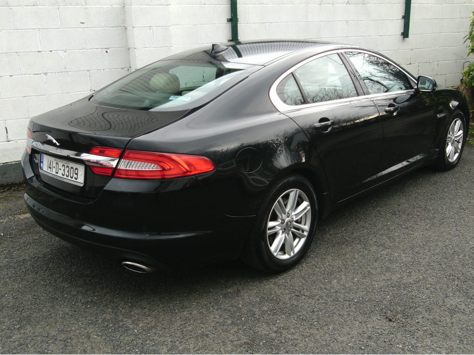 2014 Jaguar XF - image 25