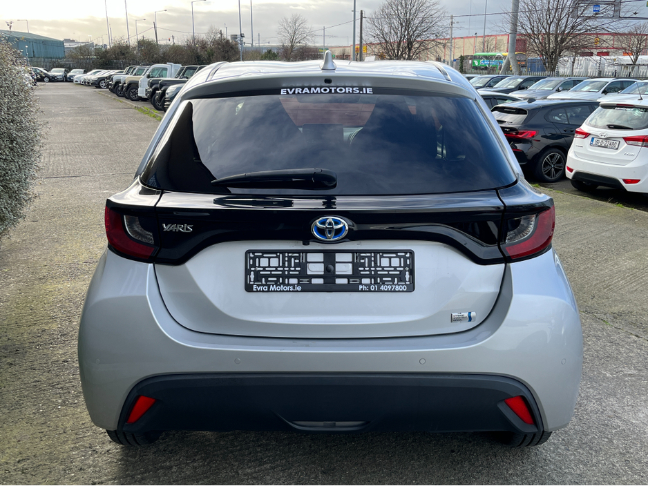 2021 Toyota Yaris - image 7