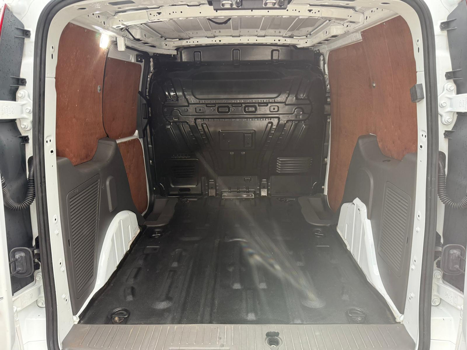 2020 Ford Transit Connect - image 20
