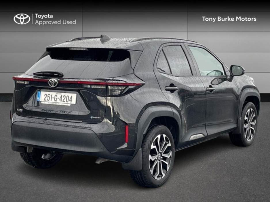 2025 Toyota Yaris Cross - image 2