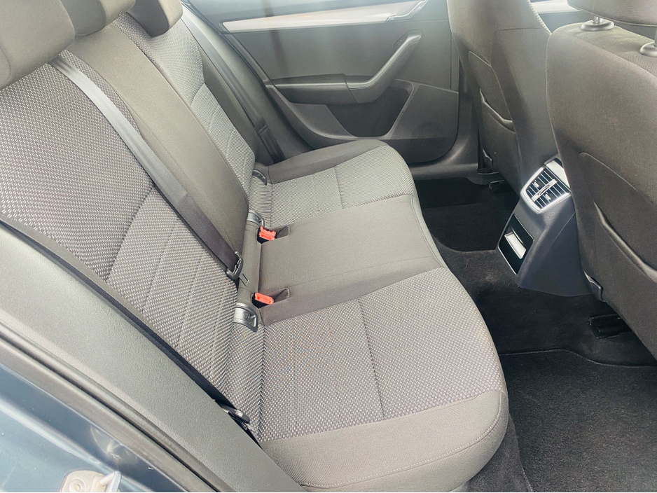 2015 Skoda Octavia - image 24