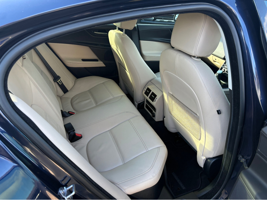 2017 Jaguar XE - image 14