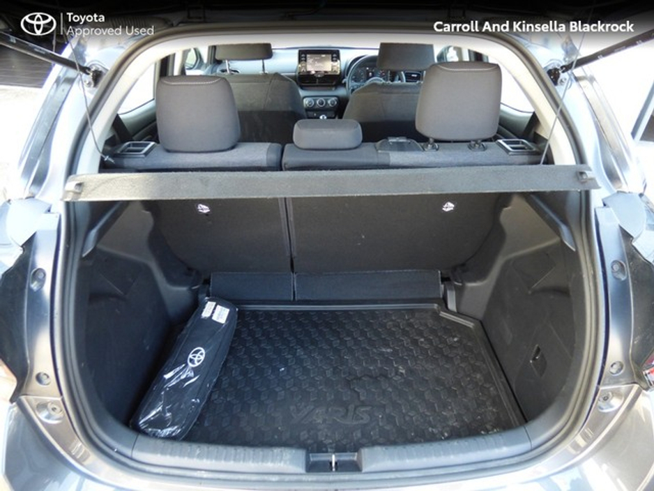2023 Toyota Yaris - image 10