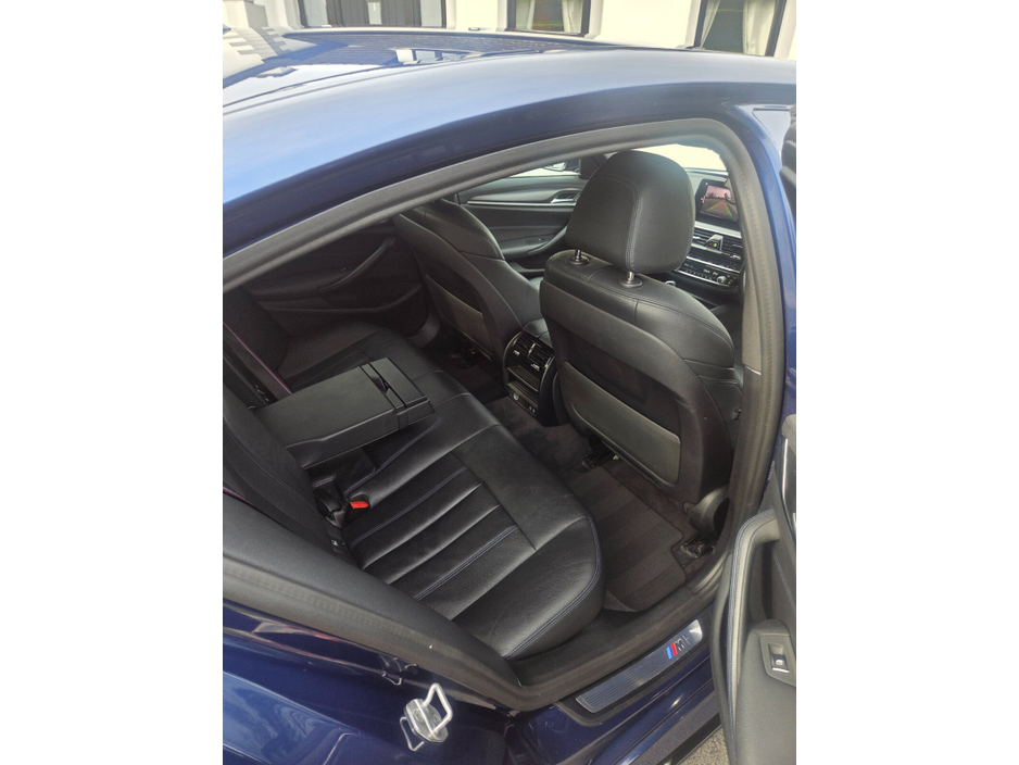 2021 BMW 5 Series - image 11