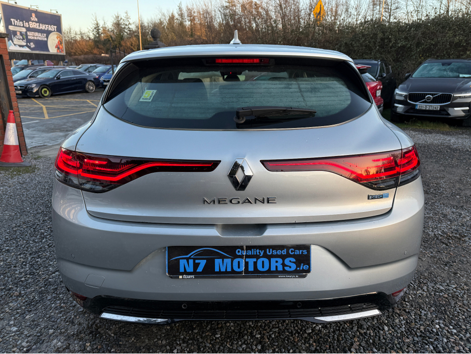 2021 Renault Megane - image 6