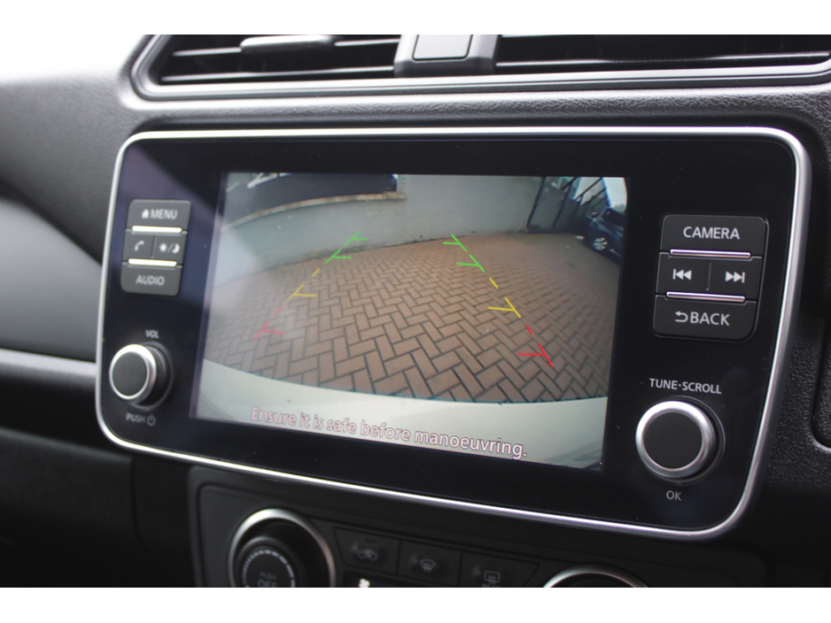 2022 Nissan Leaf - image 13