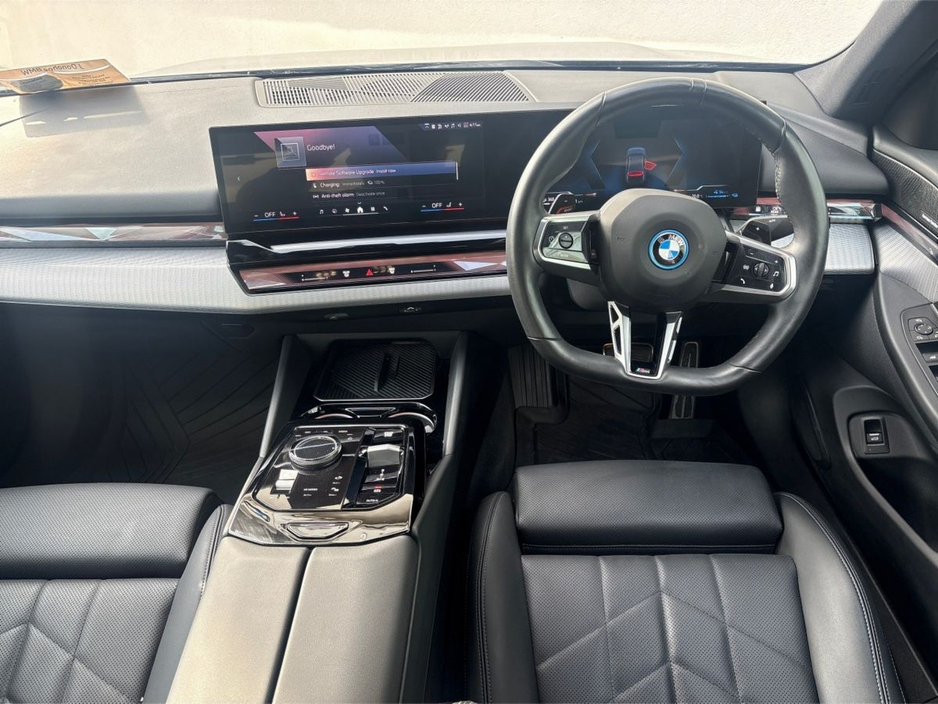 2024 BMW 5 Series - image 5
