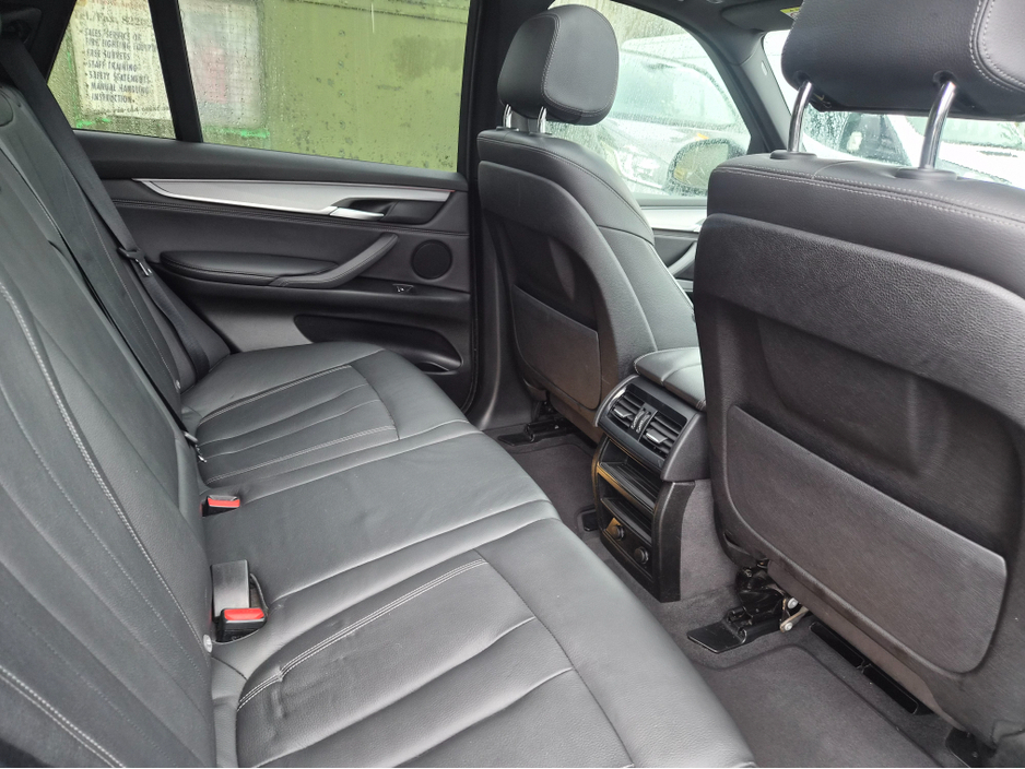 2018 BMW X5 - image 10