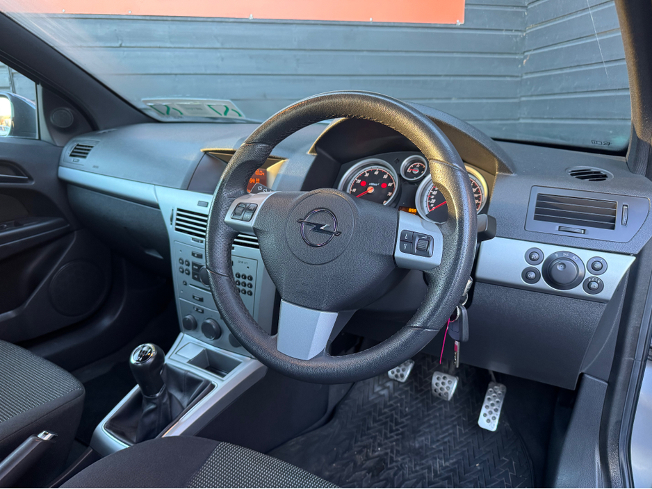 2007 Opel Astra - image 9
