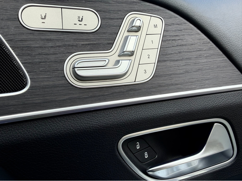 2019 Mercedes-Benz GL Class - image 13