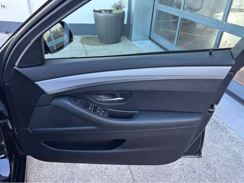 2016 BMW 5 Series - image 14