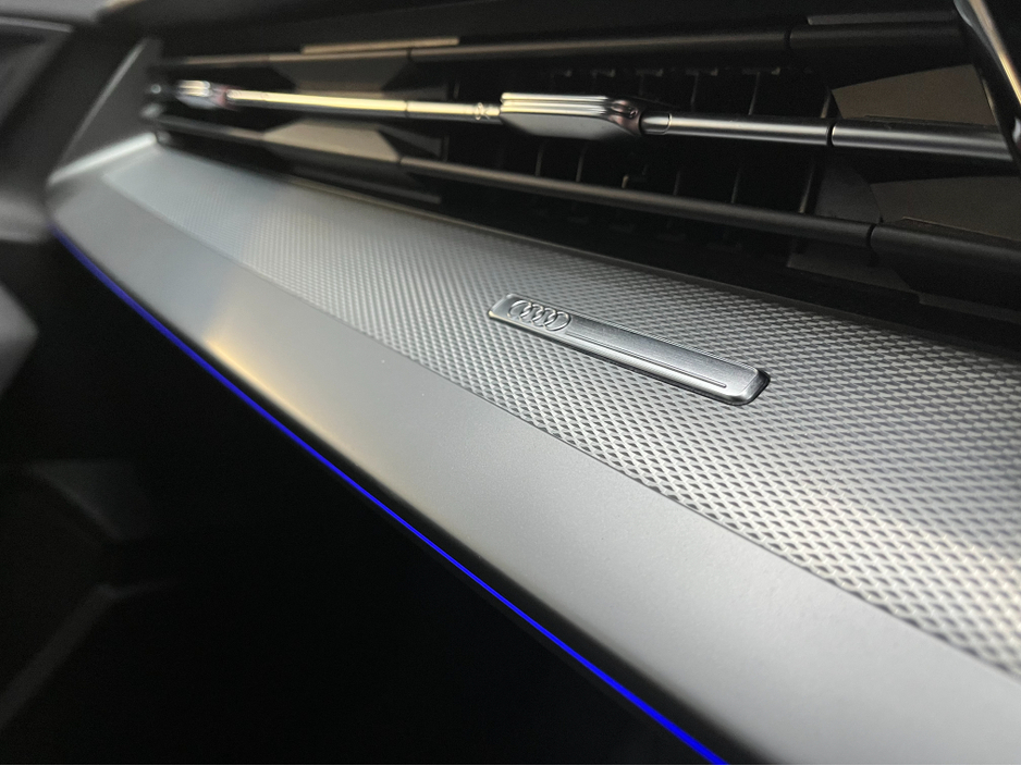 2023 Audi A3 2023 AUDI A3 SEDAN 30T ADVANCED 1.0 AUTOMATIC / CRUISE CONTROL / REVERSE CAMERA / ELECTRIC HEATED SEATS / PADDLE SHIFTERS / APPLE CARPLAY