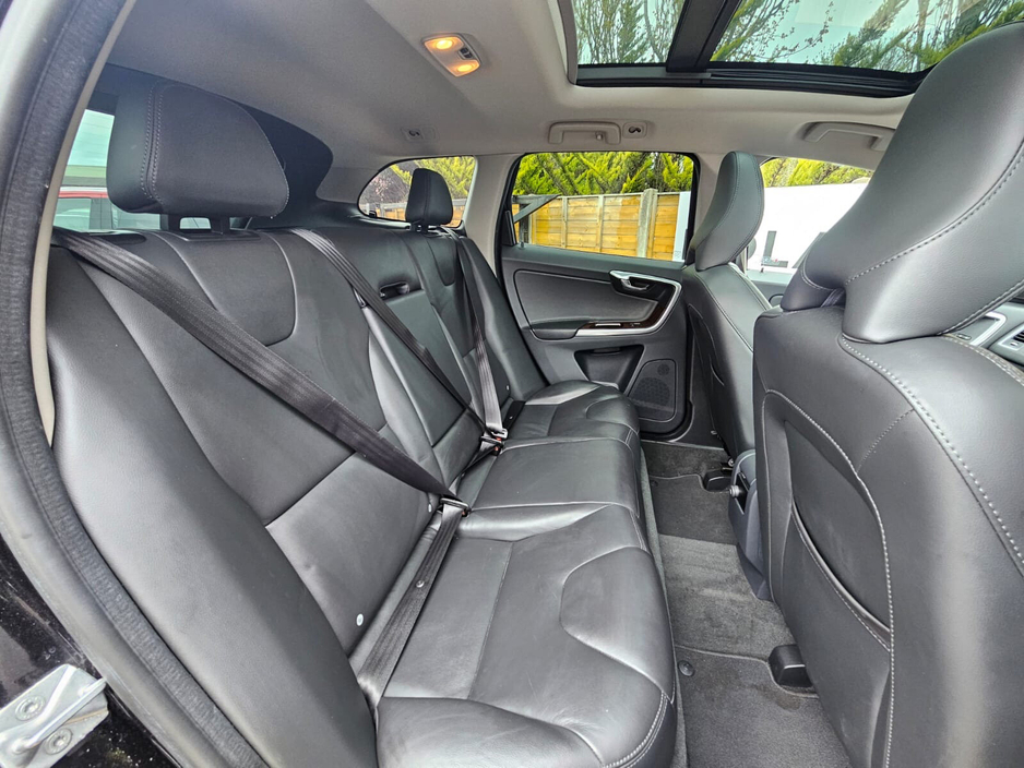 2016 Volvo XC60 - image 32