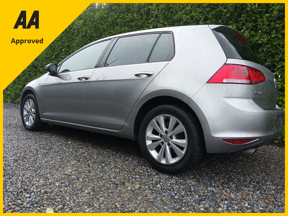 2017 Volkswagen Golf 1.2 TSI COMFORTLINE PLUS COMPREHENSIVE SERVICE HISTORY (9 STAMPS) ONLY 74,146kms FACTORY IMMOBILISER PUSH BUTTON START PROXIMITY KEY MULTI-FUNCTION STEERING WHEEL ALLOY WHEELS NCT ROADTAX €17,695