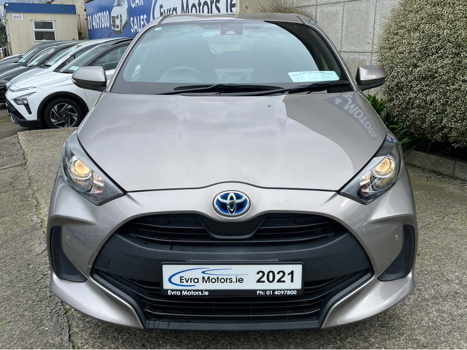 2021 Toyota Yaris - image 2