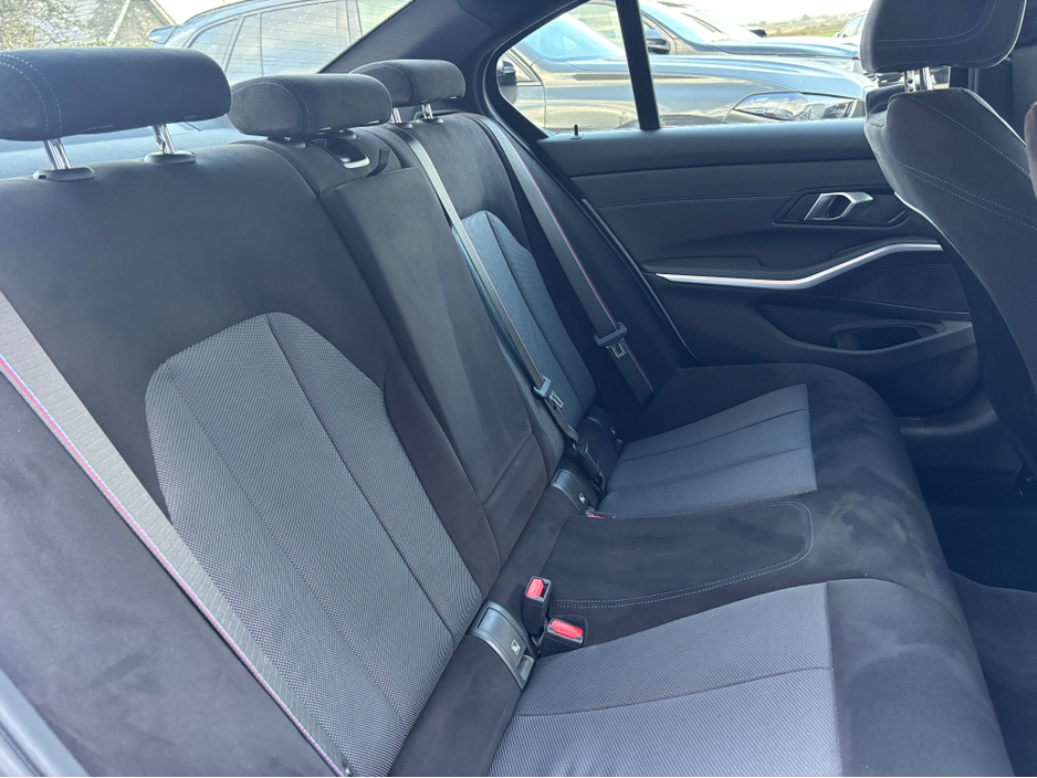 2025 BMW 3 Series - image 18