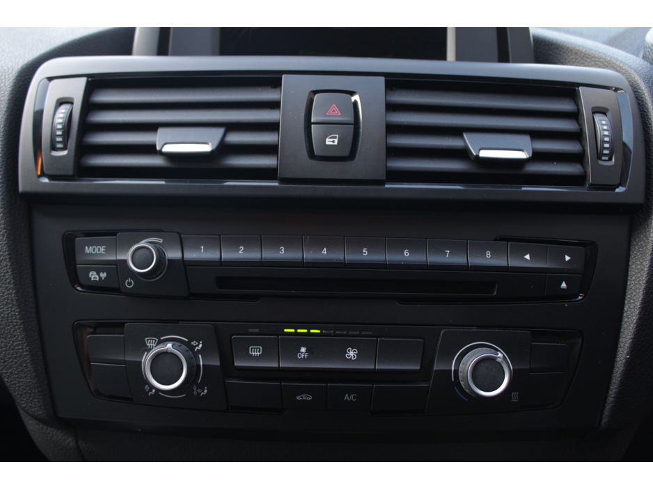 2015 BMW 1 Series - image 15