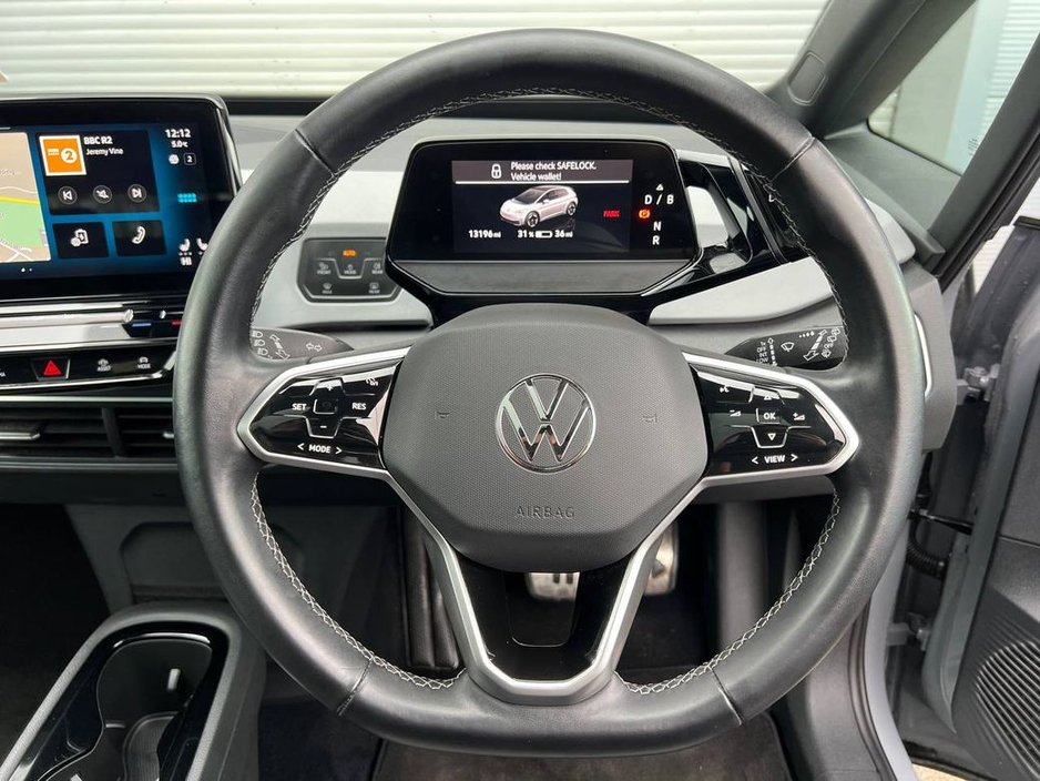2023 Volkswagen ID.3 FAMILY 58KWH // PANORAMIC SUNROOF // HEATED SEATS // APPLE CARPLAY/ANDROID AUTO €22,450