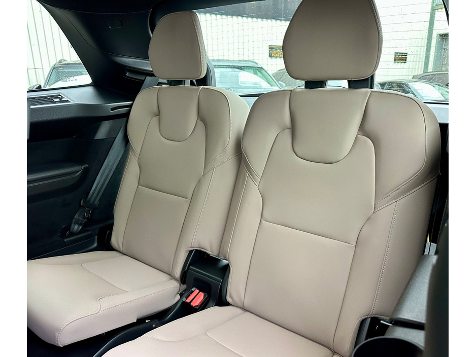2026 Volvo XC90 - image 12