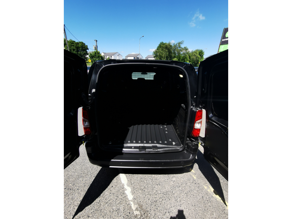 2021 Citroen Berlingo - image 4