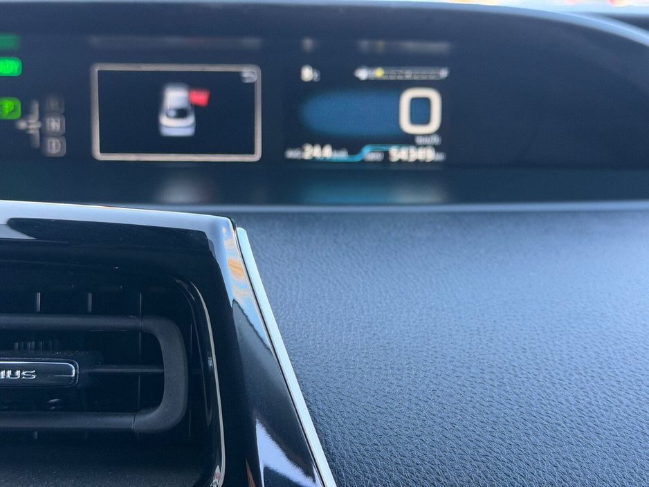 2022 Toyota Prius - image 12