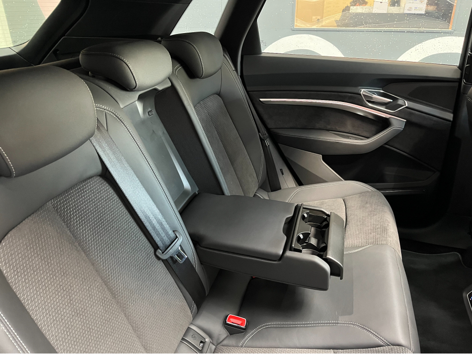 2022 Audi e-tron - image 18