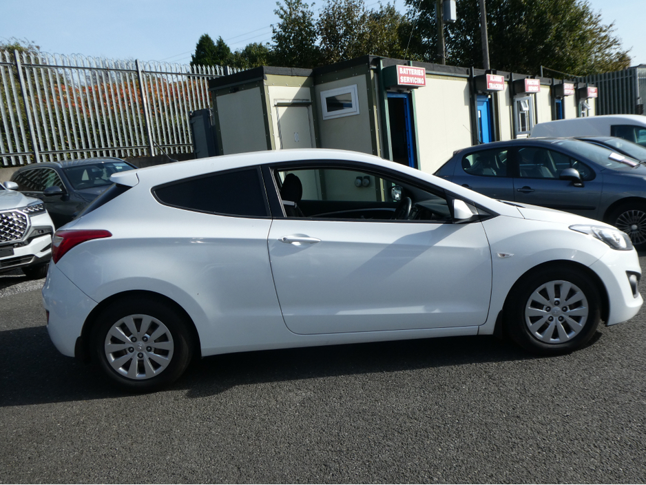 2015 Hyundai i30 DOE 07/26 €5,900