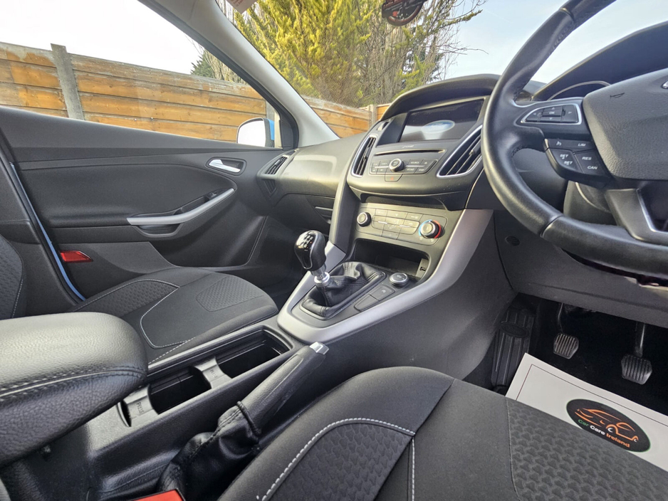 2017 Ford Focus - image 26