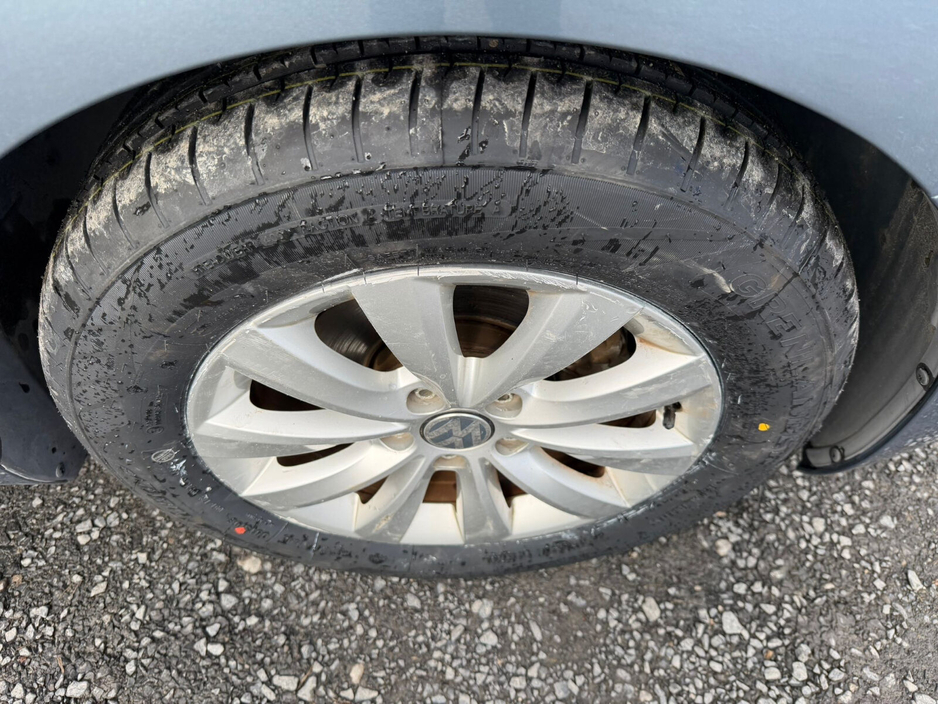 2017 Volkswagen Beetle - image 9