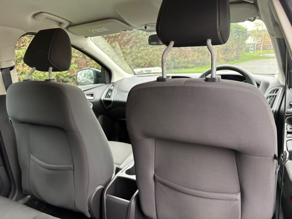 2014 Ford Focus - image 10