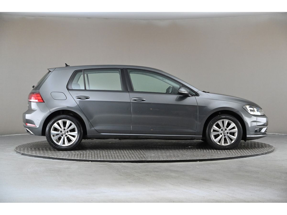 2017 Volkswagen Golf - image 11