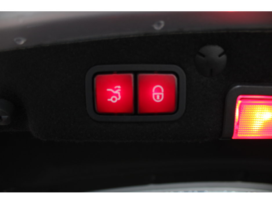 2015 Mercedes-Benz C Class C220D AMG LINE PREMIUM 4DR SALOON AUTO // PANORAMIC SUNROOF //  STUNNING CAR FINISHED IN ICE SILVER // BUY WITH CONFIDENCE AA AND SIMI APPROVED DEALER 2026 // FINANCE ARRANGED // ALL TRADE INS WELCOME €16,950