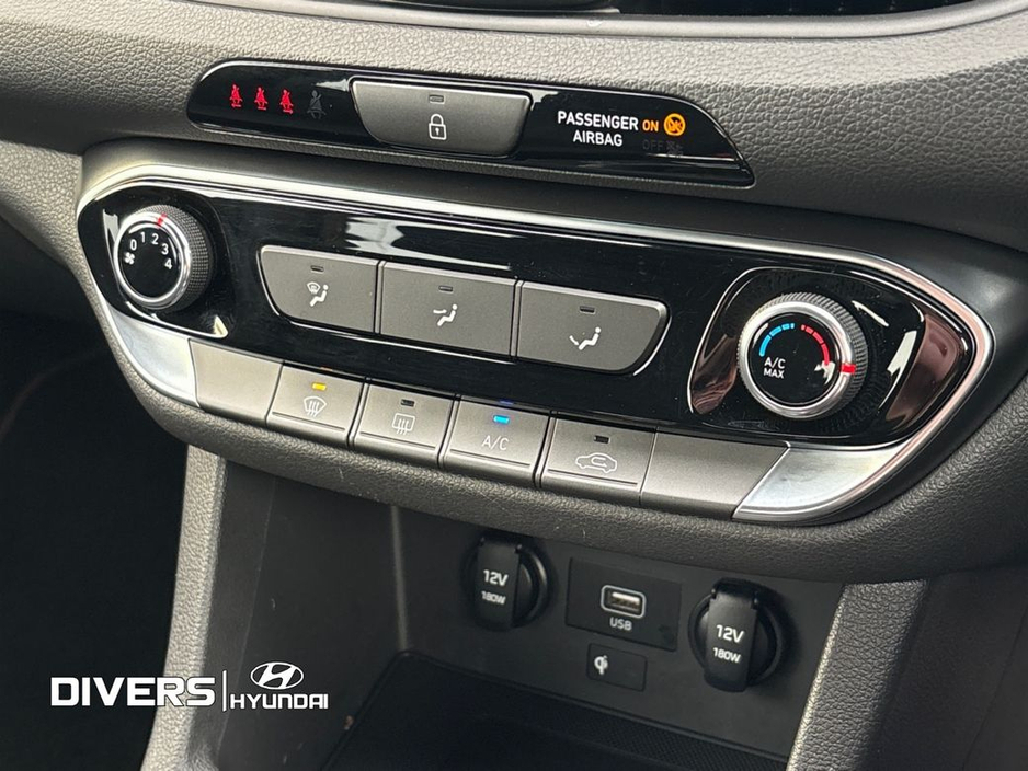 2023 Hyundai i30 - image 11