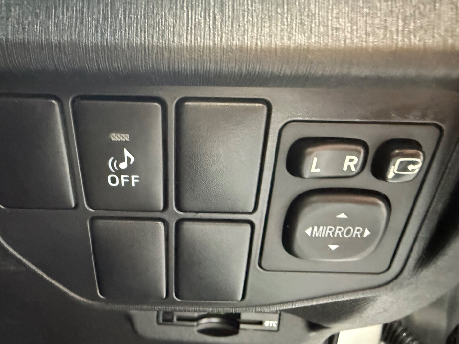 2015 Toyota Prius - image 17