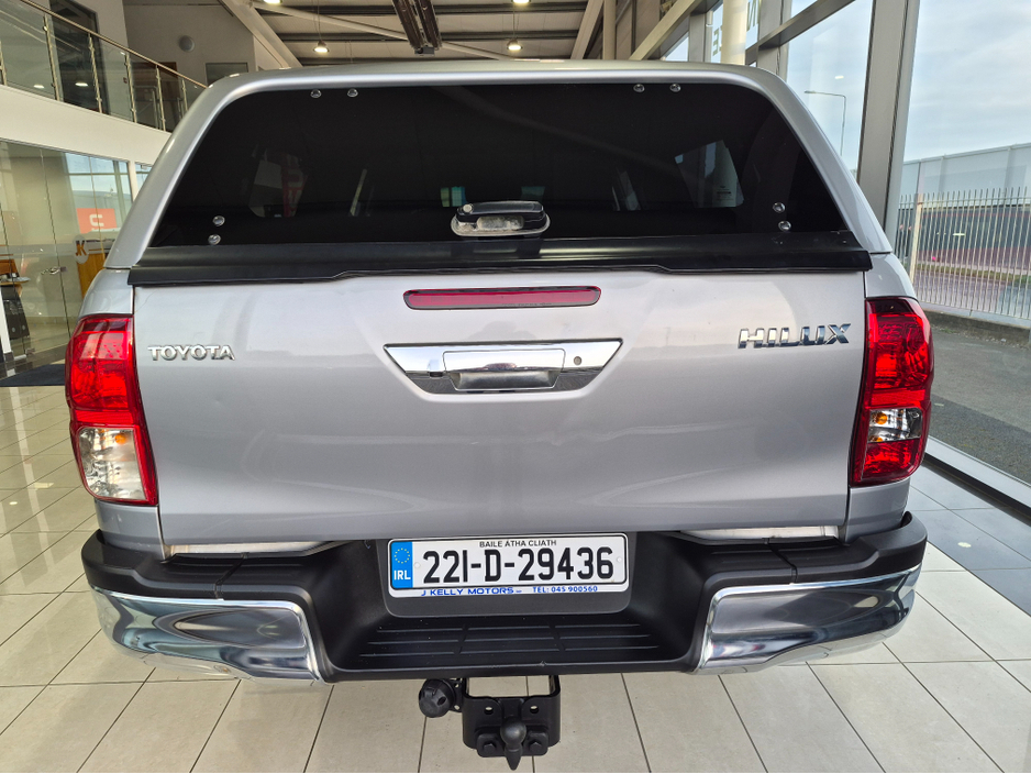 2022 Toyota Hilux - image 10