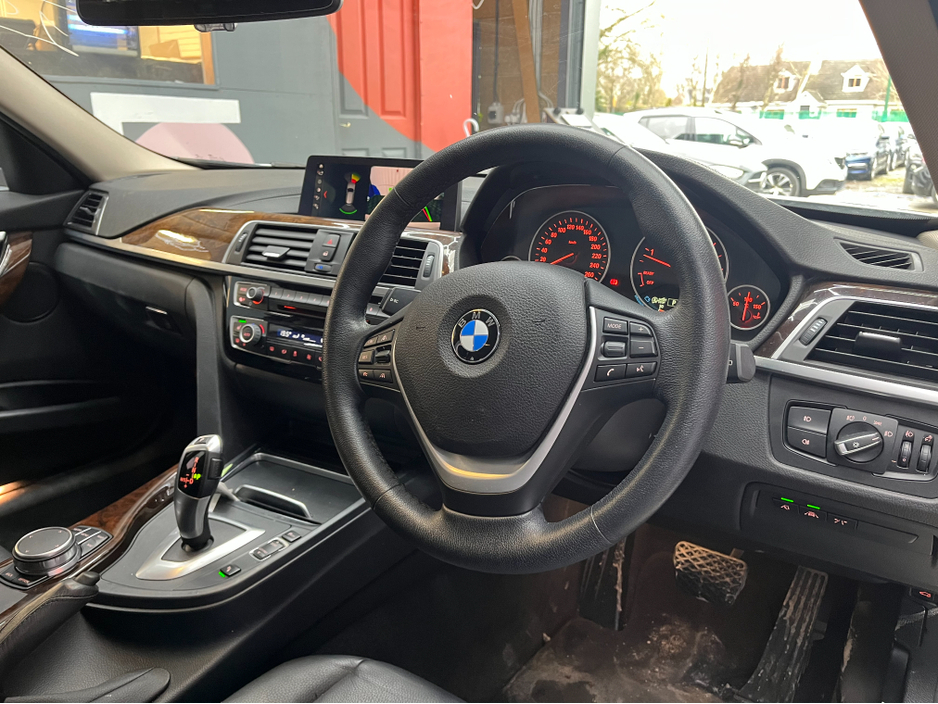 2019 BMW 3 Series - image 11
