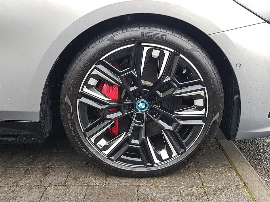 2025 BMW i5 - image 12
