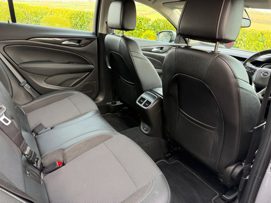 2019 Opel Insignia - image 14