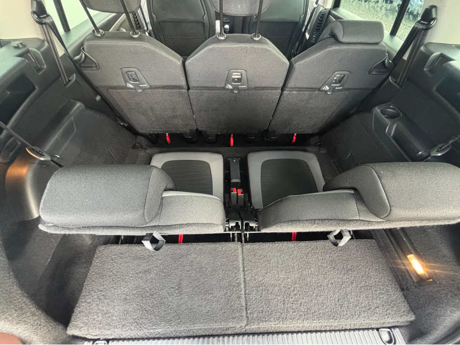 2016 Citroen Grand C4 Picasso - image 4
