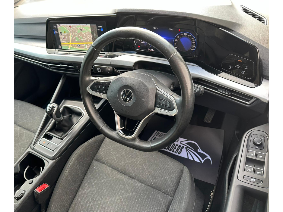 2022 Volkswagen Golf - image 17