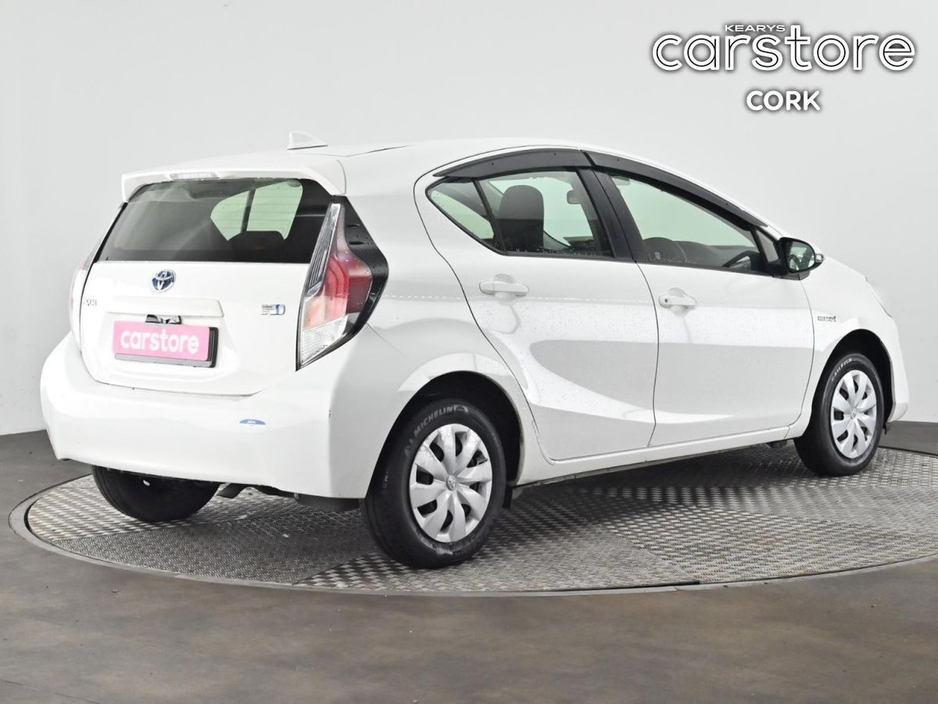 2016 Toyota Aqua - image 5